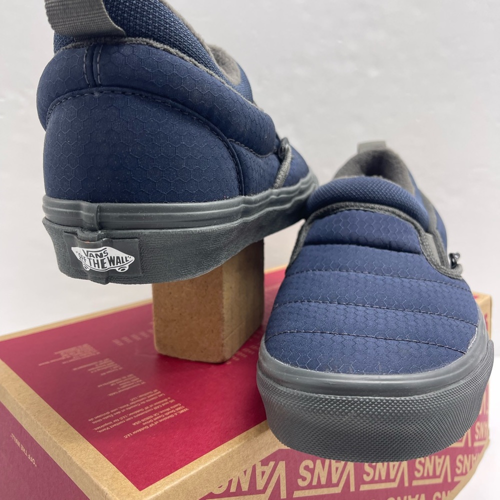 Vans WMNS
Cozy Mesh Parisian Night
VN0009QUJDU Blue Slip-On Sneakers - Picture 5 of 16